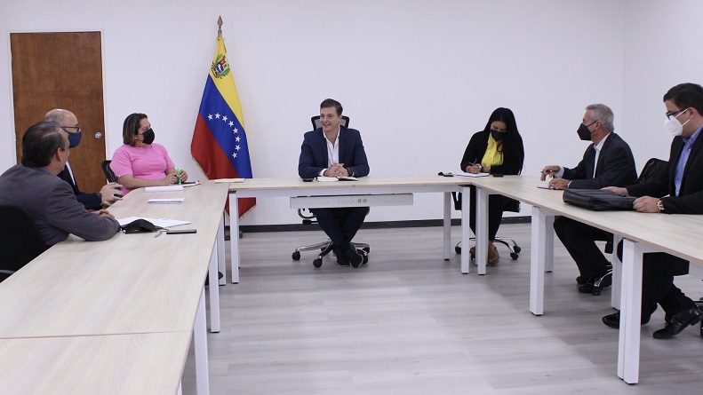 Evalúan planes para potenciar sector industrial automotor en Venezuela