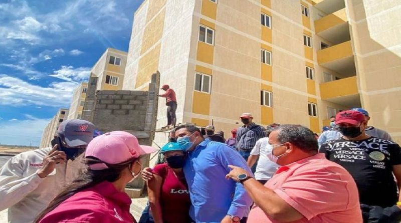 Entregan 60 viviendas en el urbanismo Ciudad Caquetio II en Falcón