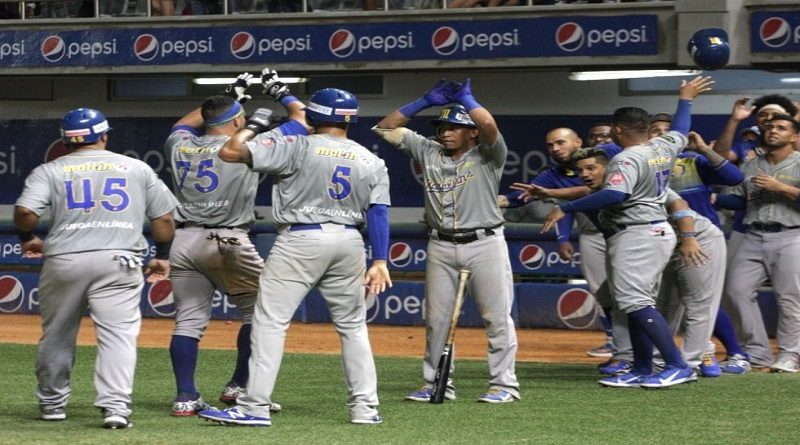 Magallanes gana el último duelo de los eternos rivales y realiza un espectacular triple play