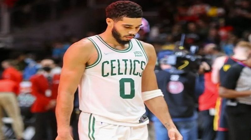 Jayson Tatum en cuarentena por dar positivo para la COVID-19