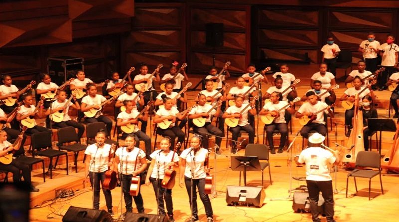 Un  total de 50 niños y niñas del pueblo de Chuao del estado Aragua, pertenecientes al Sistema Nacional de Orquestas y Coros Infantiles y Juveniles, realizaron el exitoso y emotivo concierto “Música con Sabor a Cacao”