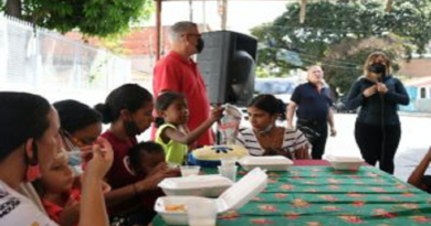Centro de Especialidades Hipólita Bolívar benefició más de 200 personas con platos navideños