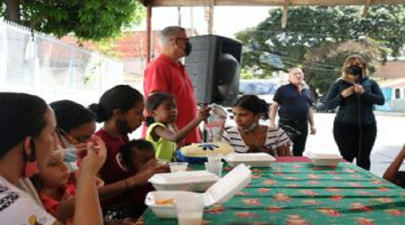 Centro de Especialidades Hipólita Bolívar benefició más de 200 personas con platos navideños