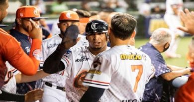 Víctor Reyes guio triunfo de los Caribes 9-1 sobre las Águilas