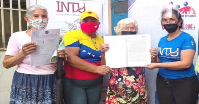 Habitantes de la parroquia Macarao recibieron sus títulos de tierras urbanas