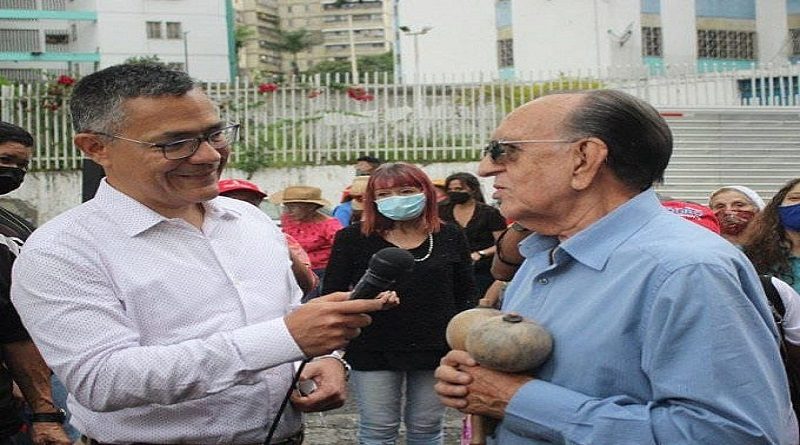 Maraquero José Martínez recibe Premio Nacional Aquiles Nazoa