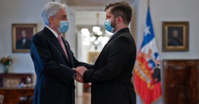 El presidente de Chile, Sebastián Piñera, recibe al presidente electo Gabriel Boric, 20 de diciembre de 2021 (Presidencia de Chile/AFP)