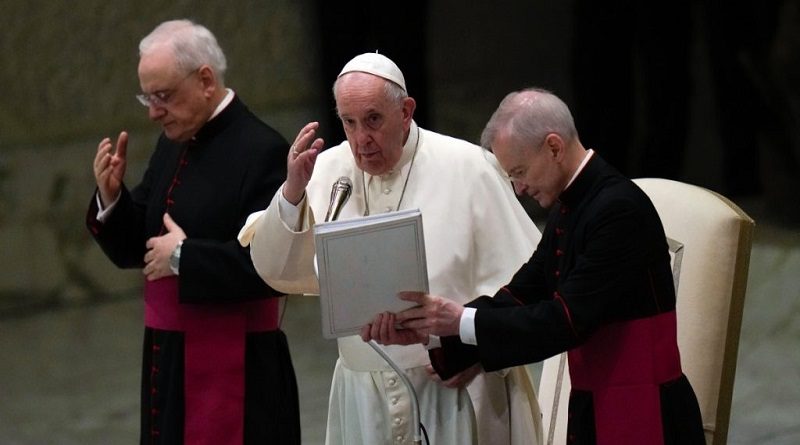 Papa Francisco pide en Navidad el fin de la pandemia y más diálogo para la paz