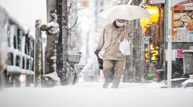 Fuerte temporal de nieve mantiene a Tokio en alerta