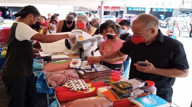 Feria alimentaria benefició a 800 familias en La Victoria