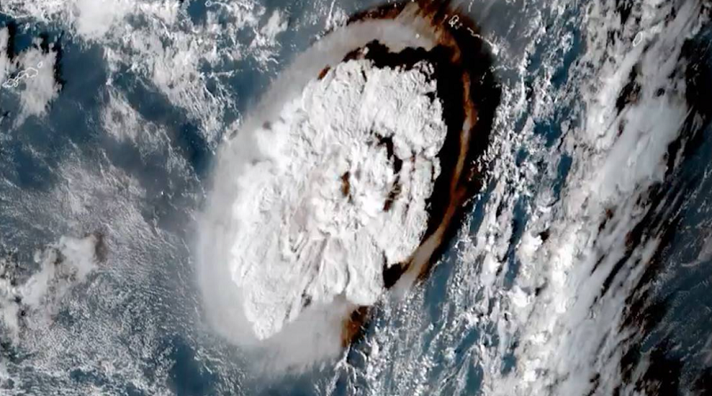 En imágenes, se puede apreciar un efecto parecido a una onda de choque bien visible, que corre por el Pacífico hasta Fiyi y Samoa, a 700 y 800 kilómetros de Tonga, respectivamente. (Foto: Twitter @US_Stormwatch)