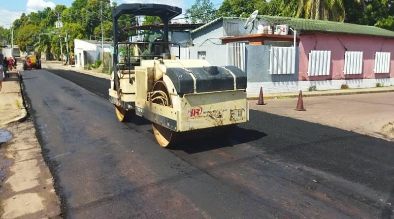Instalan 330 toneladas de asfalto en Amazonas