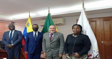 Mediador de la República de Benín intercambió experiencias con defensor del Pueblo