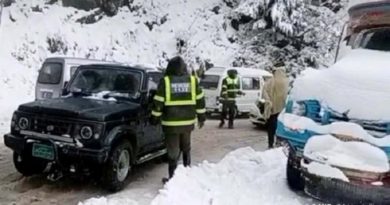 Al menos 21 personas mueren atrapadas en coches por tormenta de nieve en Pakistán