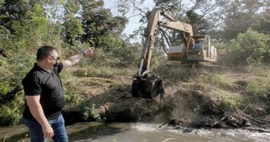 Supervisan labores de dragado y limpieza del Río Aragua