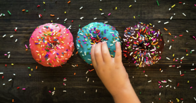 Esto es lo que desencadena los antojos por consumir algo dulce