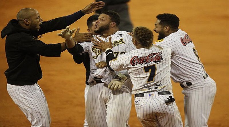 Leones dejó en el terreno a los Cardenales en el Universitario