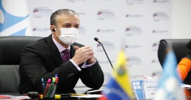 OPEP y No OPEP acuerdan aumento de producción en 400.000 barriles diarios a partir de febrero