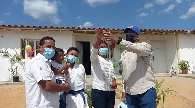 Entregan de 50 viviendas en urbanismo Apamate de Barinas