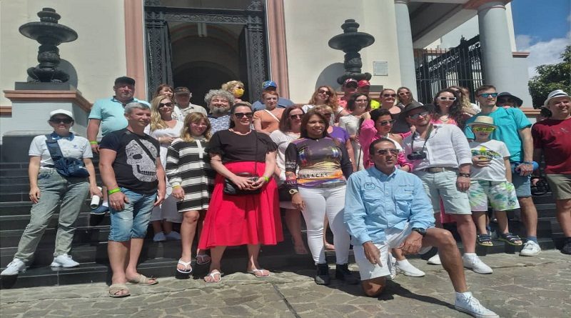 Un centenar de turistas rusos recorren Caracas