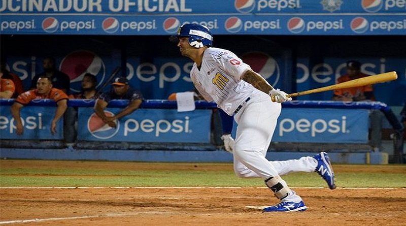 Magallanes desató feroz ofensiva para derrotar 12-3 a los Caribes