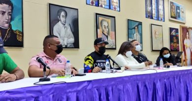 Realizan encuentro con comuneros de Caracas