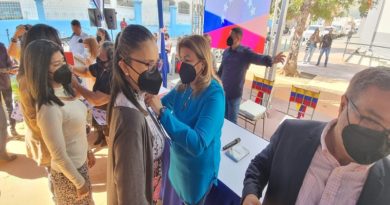 Reconocen a docentes que continúan impulsando el "Plan Cada Familia Una Escuela"