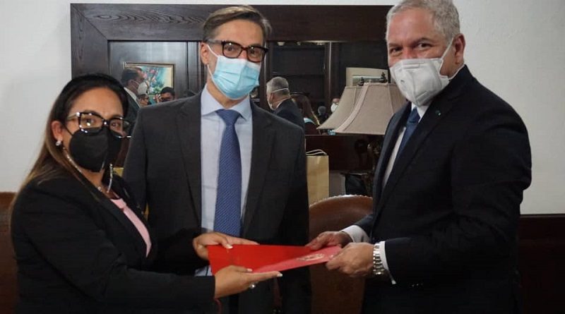 Margaud Godoy es acreditada como la embajadora de Venezuela en Honduras
