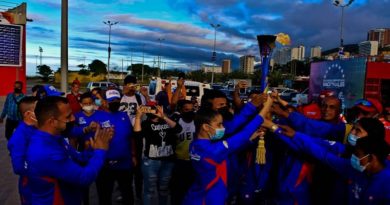 Fuego Patrio recorrió plazas y avenidas en La Guaira