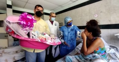 Gobierno de Aragua entregó insumos a primeros niños nacidos en el 2022