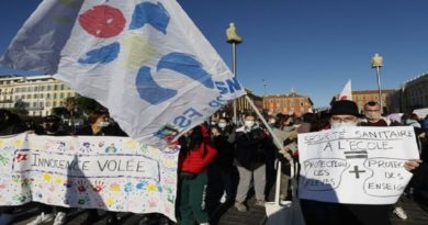 Docentes rechazan normas por COVID 19 en Francia