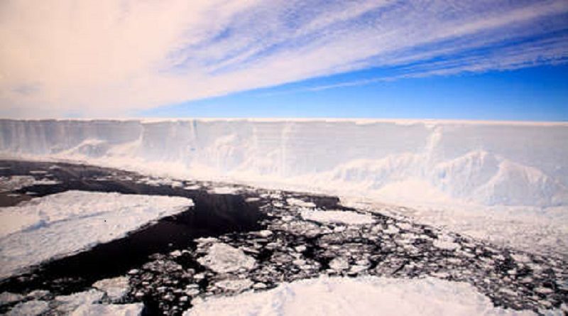 Iceberg de 235 metros libera miles de millones de agua dulce al océano