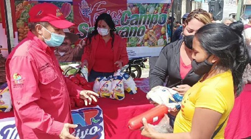Cerca de 2 mil familias del sector Aquiles Nazoa en Miranda recibieron alimentos