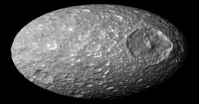 Luna de Saturno podría tener un océano oculto bajo la superficie