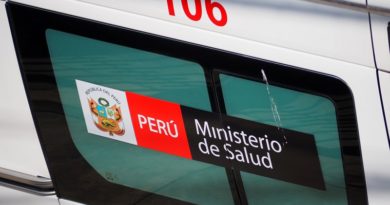 Pobladores en Perú impidieron que un minibús cayera por precipicio