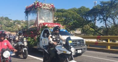 Imagen de la Divina Pastora recorre Barquisimeto y feligreses piden por el cese de la pandemia