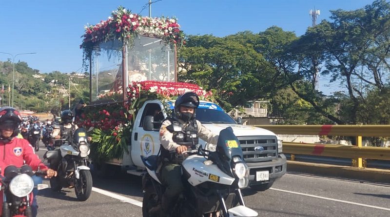 Imagen de la Divina Pastora recorre Barquisimeto y feligreses piden por el cese de la pandemia