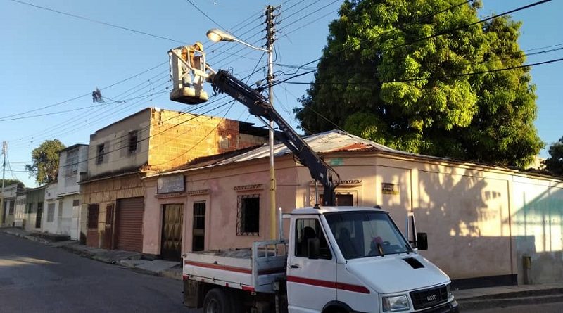 Adecuan el sistema de alumbrado público en San Mateo estado Aragua