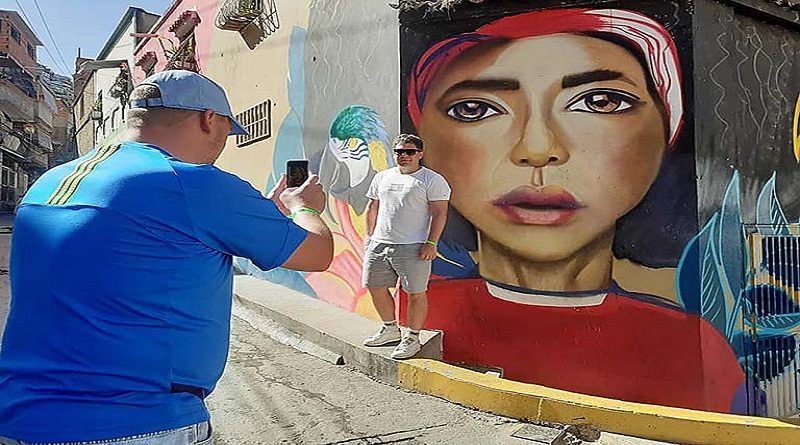 Turistas rusos visitaron la parroquia San Agustín
