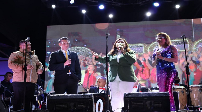 EN PLAZA BOLÍVAR | Con música y alegría caraqueños despidieron al año viejo y amanecieron con la bienvenida al 2022