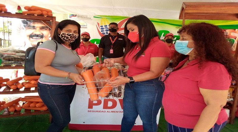 Atienden con combos proteicos a 800 docentes en La Guaira