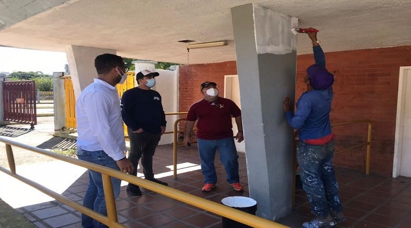 Instalaciones del estadio de fútbol Hermanos Ghersi Páez en proceso de rehabilitación en Aragua