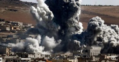 Humo y polvo se elevan después de un bombardeo estadounidense en el norte sirio. (Foto: Reuters)