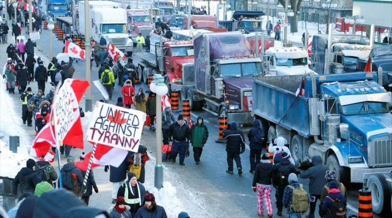 Manifestantes protestan contra mandatos de vacunación contra coronavirus en Ottawa, Canadá, 29 de enero de 2022. (Foto: Reuters)