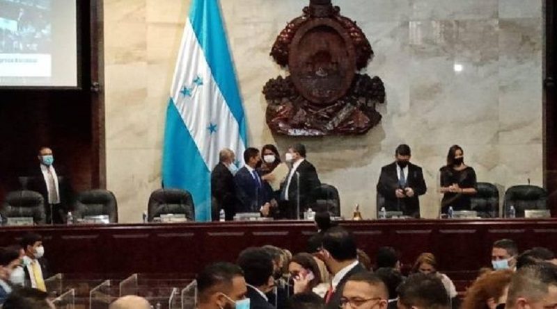 La elección de la nueva junta directiva ocurre en medio de la polémica por el incumplimiento de un acuerdo preelectoral, a solo seis días de la toma de posesión de Xiomara Castro. | Foto: Twitter @congreso_hn