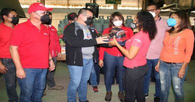 Dotan de uniformes a trabajadores de la planta de manufactura Cagua