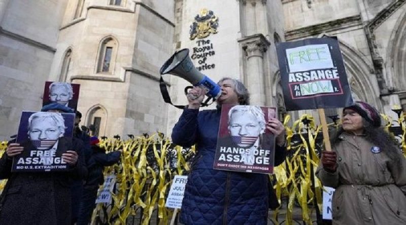 La larga batalla legal para propiciar la liberación de Assange se ha complementado con la movilización política en las calles. | Foto: El Financiero