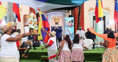 Presidente Maduro recibe documento con propuestas de Cultorlas Manifestaciones Culturales Venezolanas reconocidas por la UNESCO