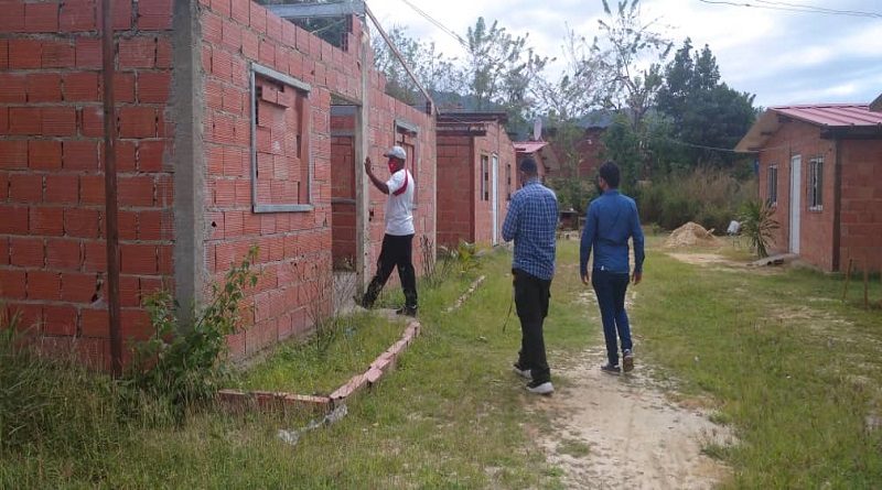 INTU beneficia a 20 familias con el Plan Comité de Tierras Urbanas Construye en Guatire