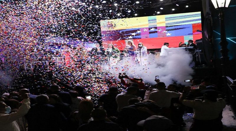 EN PLAZA BOLÍVAR | Con música y alegría caraqueños despidieron al año viejo y amanecieron con la bienvenida al 2022